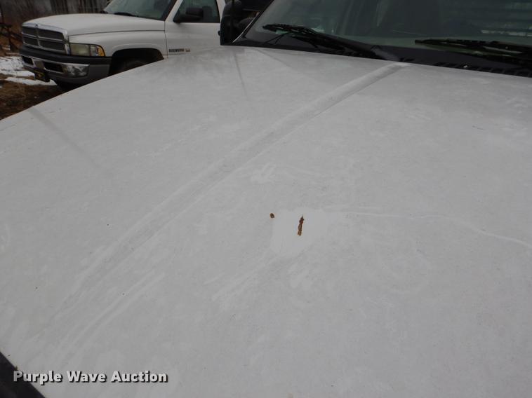 image for item DE0099 2002 Ford F350 Super Duty XL flatbed pickup truck