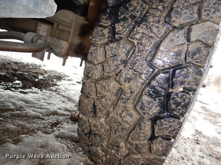 image for item DE0099 2002 Ford F350 Super Duty XL flatbed pickup truck