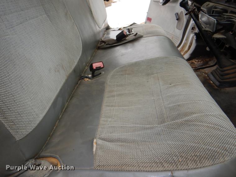 image for item DE0099 2002 Ford F350 Super Duty XL flatbed pickup truck