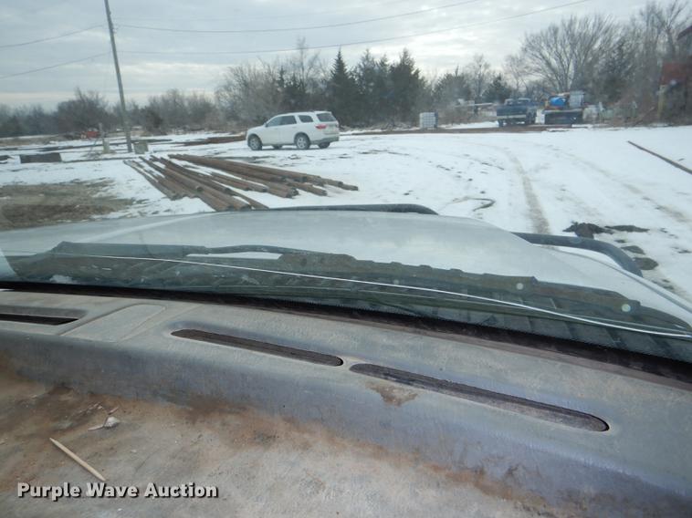 image for item DE0099 2002 Ford F350 Super Duty XL flatbed pickup truck