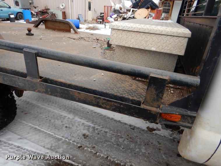 image for item DE0099 2002 Ford F350 Super Duty XL flatbed pickup truck