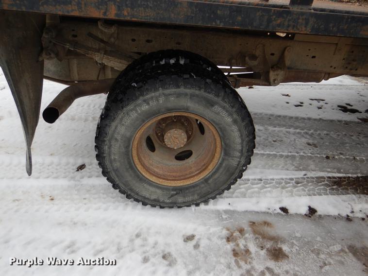 image for item DE0099 2002 Ford F350 Super Duty XL flatbed pickup truck