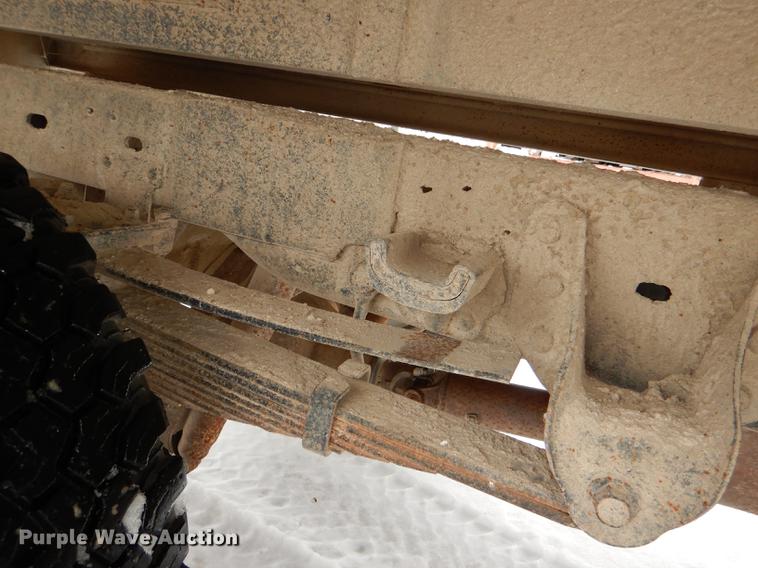 image for item DE0099 2002 Ford F350 Super Duty XL flatbed pickup truck