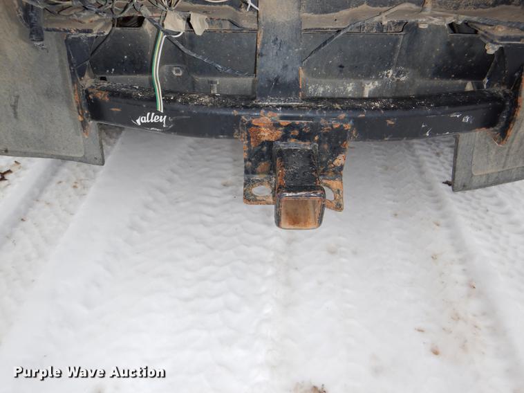 image for item DE0099 2002 Ford F350 Super Duty XL flatbed pickup truck