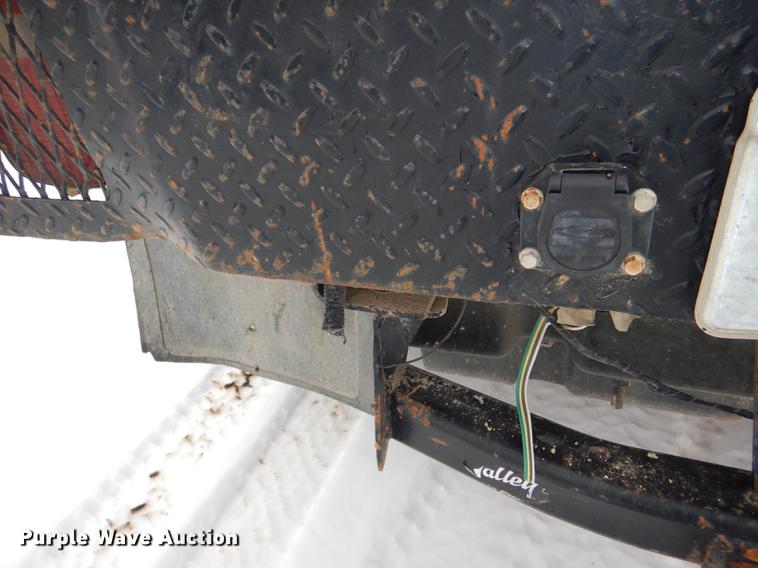 image for item DE0099 2002 Ford F350 Super Duty XL flatbed pickup truck