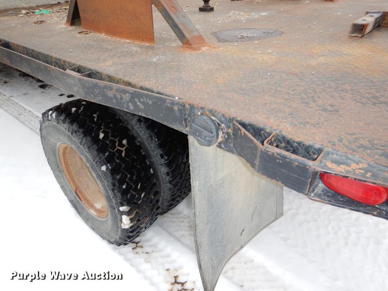 image for item DE0099 2002 Ford F350 Super Duty XL flatbed pickup truck