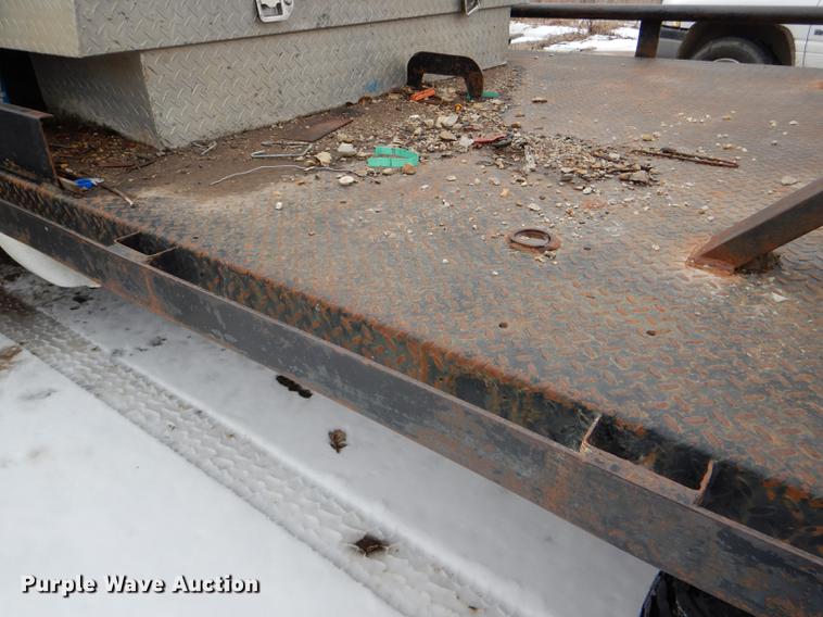 image for item DE0099 2002 Ford F350 Super Duty XL flatbed pickup truck