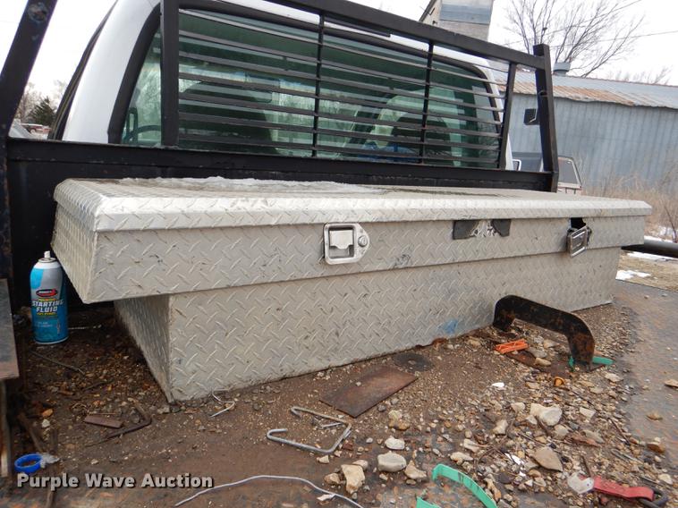 image for item DE0099 2002 Ford F350 Super Duty XL flatbed pickup truck