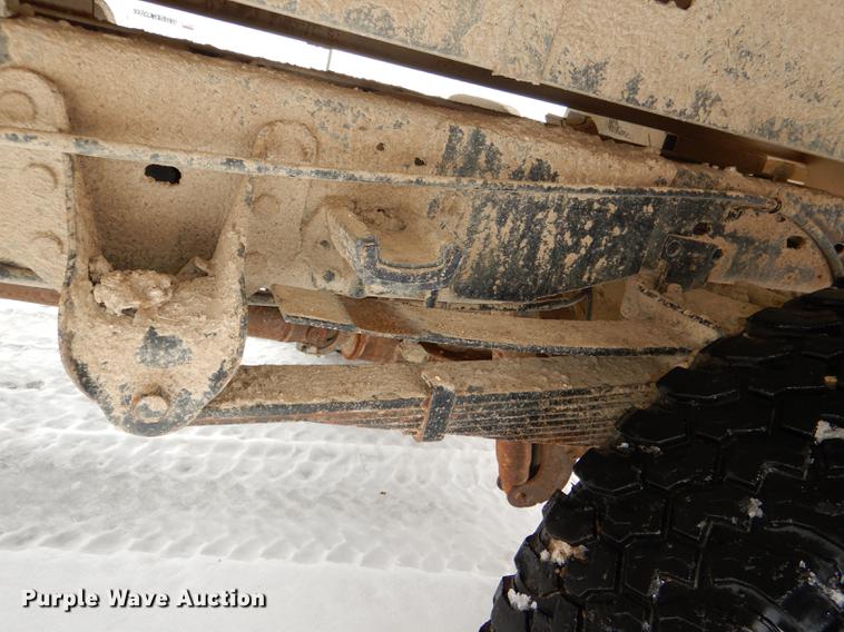 image for item DE0099 2002 Ford F350 Super Duty XL flatbed pickup truck