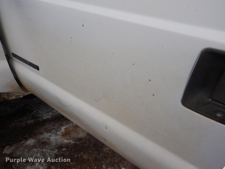 image for item DE0099 2002 Ford F350 Super Duty XL flatbed pickup truck