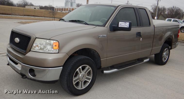 image for item DE0137 2006 Ford F150 XLT SuperCab pickup truck