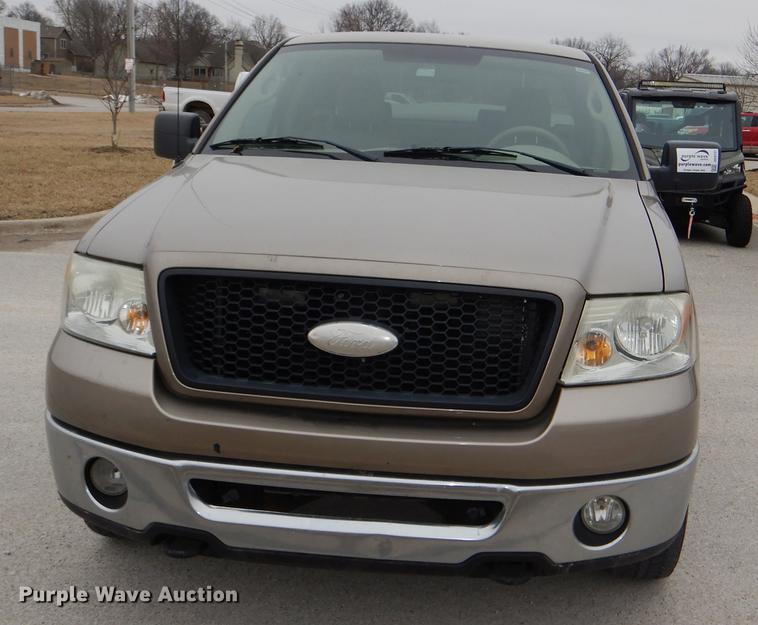 image for item DE0137 2006 Ford F150 XLT SuperCab pickup truck