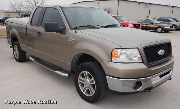 image for item DE0137 2006 Ford F150 XLT SuperCab pickup truck
