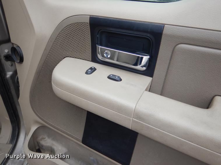 image for item DE0137 2006 Ford F150 XLT SuperCab pickup truck