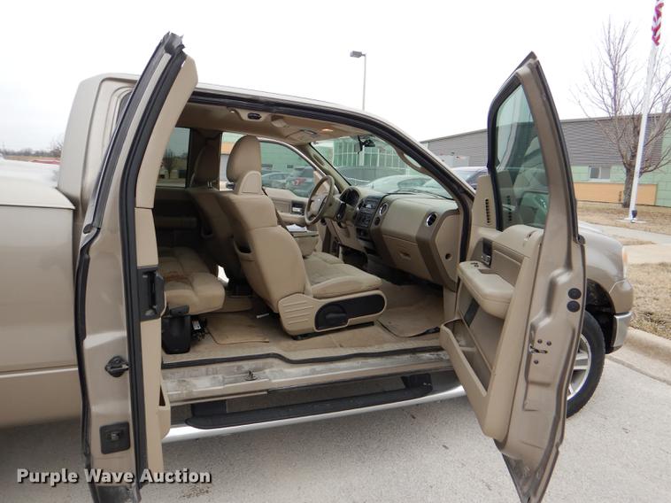 image for item DE0137 2006 Ford F150 XLT SuperCab pickup truck