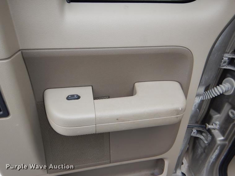 image for item DE0137 2006 Ford F150 XLT SuperCab pickup truck