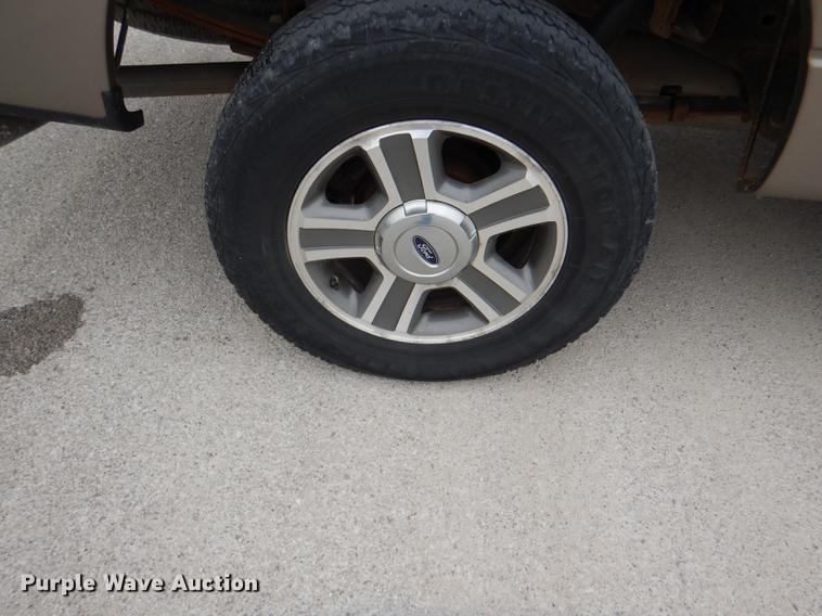 image for item DE0137 2006 Ford F150 XLT SuperCab pickup truck