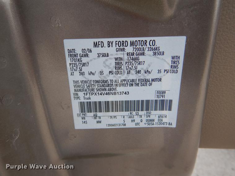 image for item DE0137 2006 Ford F150 XLT SuperCab pickup truck