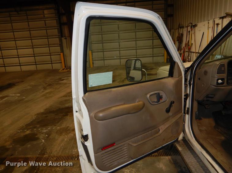 image for item DE6029 1998 GMC Sierra 3500HD SL bucket truck