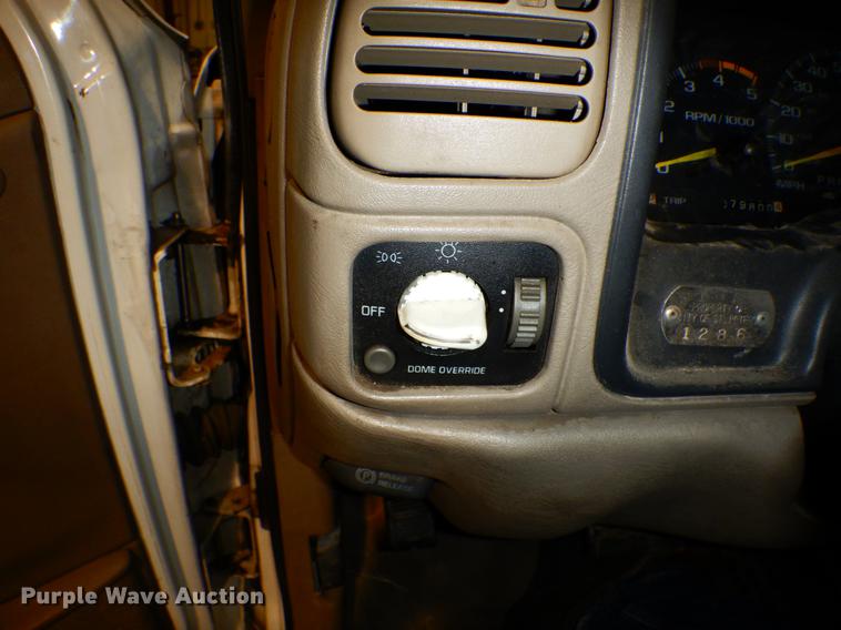 image for item DE6029 1998 GMC Sierra 3500HD SL bucket truck