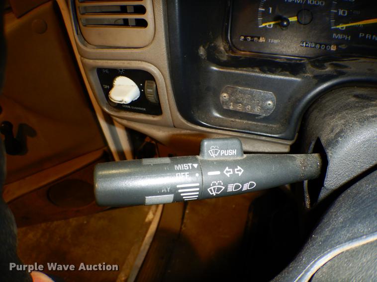 image for item DE6029 1998 GMC Sierra 3500HD SL bucket truck