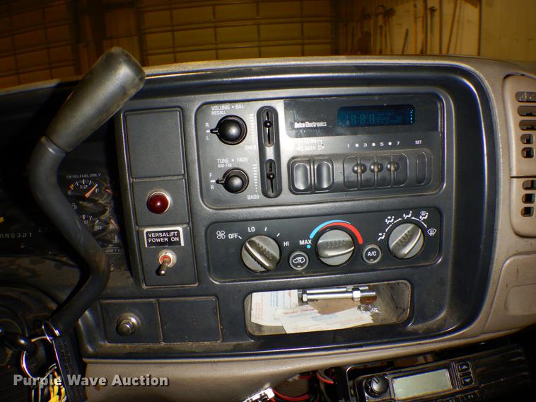 image for item DE6029 1998 GMC Sierra 3500HD SL bucket truck