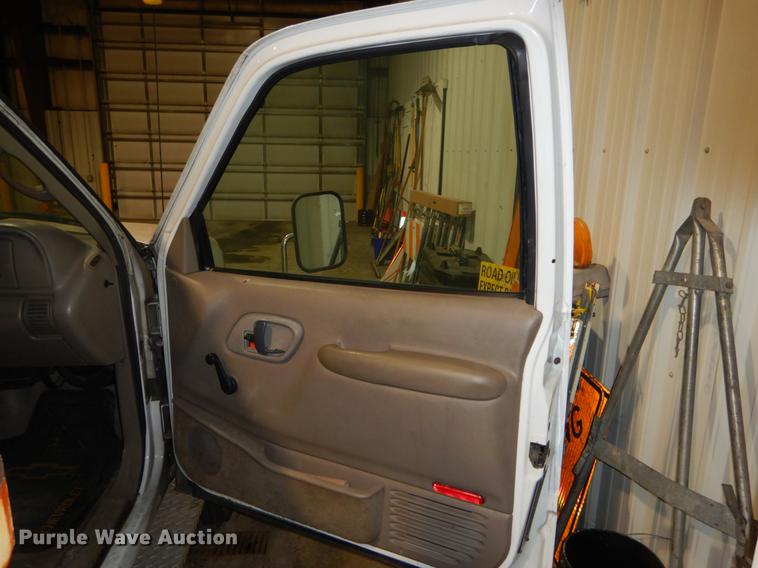 image for item DE6029 1998 GMC Sierra 3500HD SL bucket truck