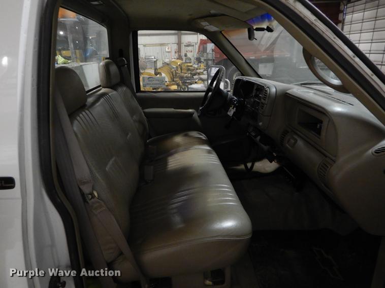 image for item DE6029 1998 GMC Sierra 3500HD SL bucket truck