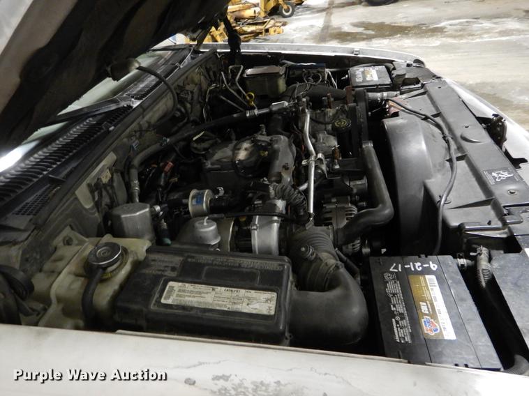 image for item DE6029 1998 GMC Sierra 3500HD SL bucket truck