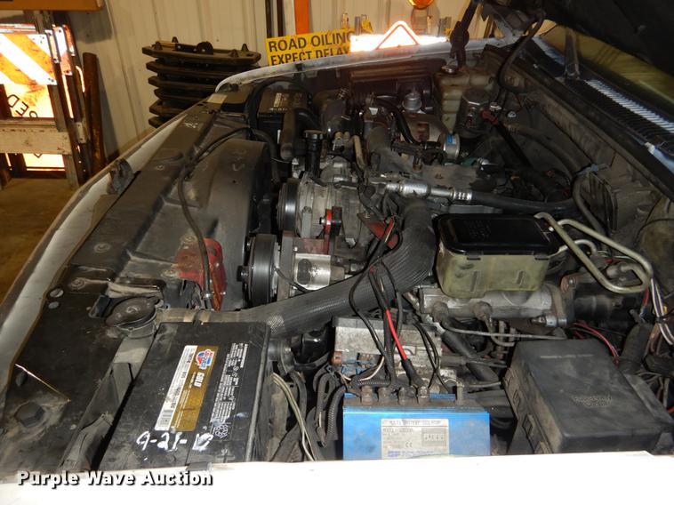 image for item DE6029 1998 GMC Sierra 3500HD SL bucket truck