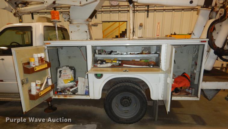 image for item DE6029 1998 GMC Sierra 3500HD SL bucket truck