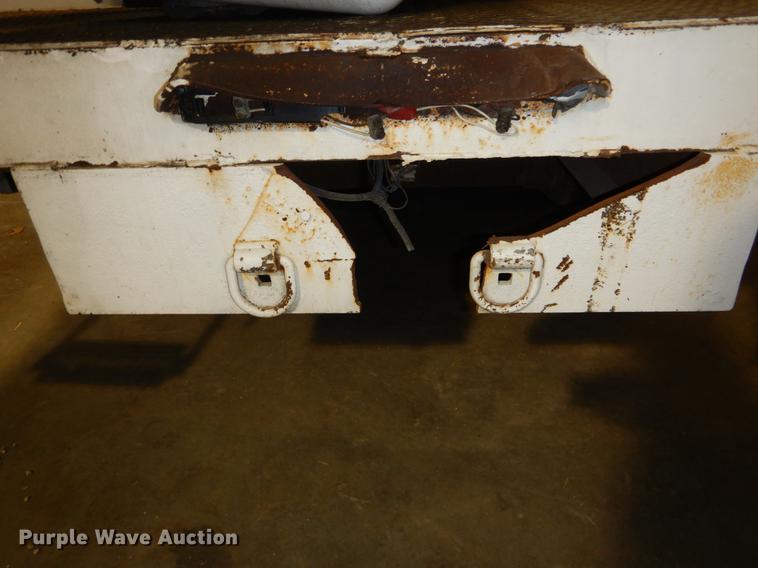 image for item DE6029 1998 GMC Sierra 3500HD SL bucket truck