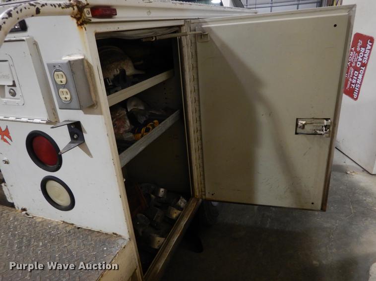 image for item DE6029 1998 GMC Sierra 3500HD SL bucket truck