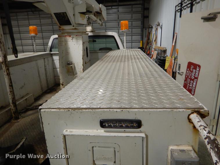 image for item DE6029 1998 GMC Sierra 3500HD SL bucket truck