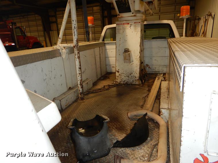 image for item DE6029 1998 GMC Sierra 3500HD SL bucket truck