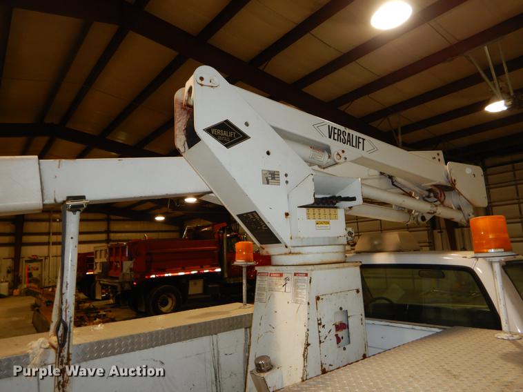 image for item DE6029 1998 GMC Sierra 3500HD SL bucket truck