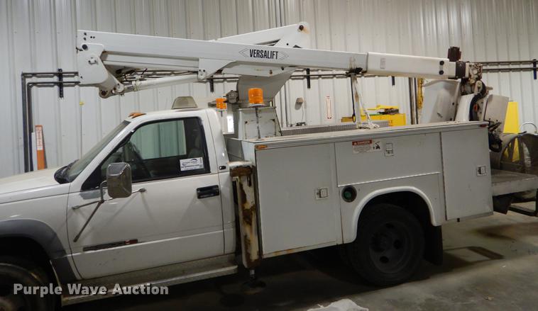 image for item DE6029 1998 GMC Sierra 3500HD SL bucket truck