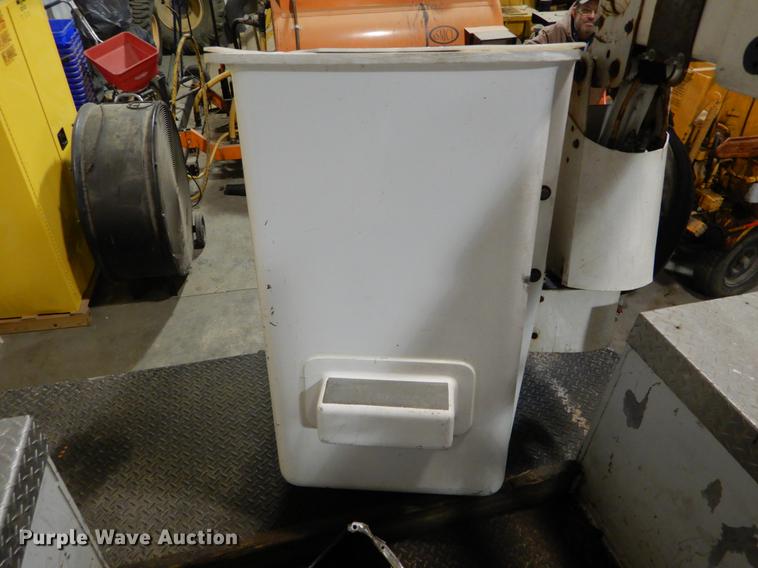 image for item DE6029 1998 GMC Sierra 3500HD SL bucket truck