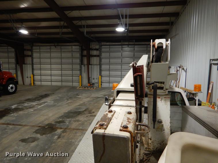 image for item DE6029 1998 GMC Sierra 3500HD SL bucket truck