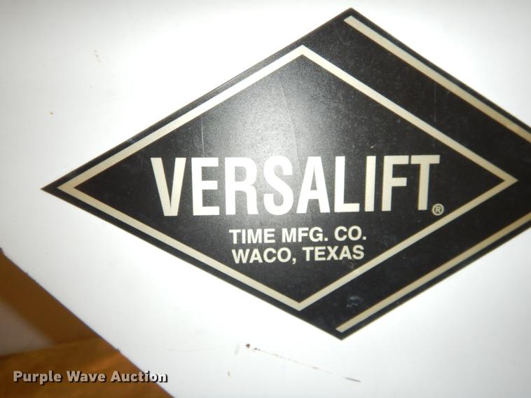 image for item DE6029 1998 GMC Sierra 3500HD SL bucket truck