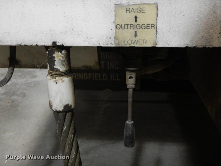 image for item DE6029 1998 GMC Sierra 3500HD SL bucket truck