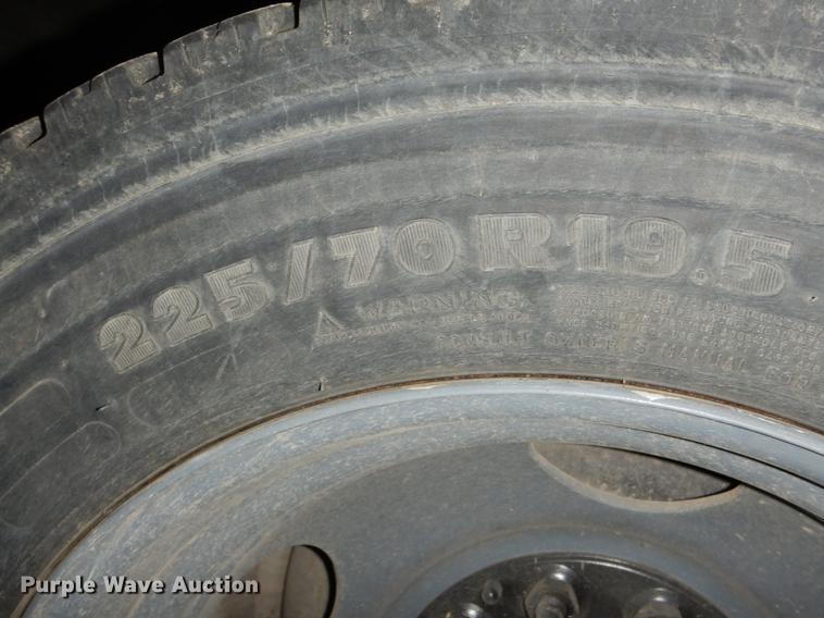 image for item DE6029 1998 GMC Sierra 3500HD SL bucket truck