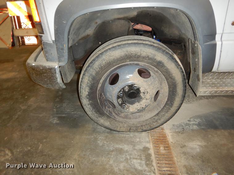 image for item DE6029 1998 GMC Sierra 3500HD SL bucket truck