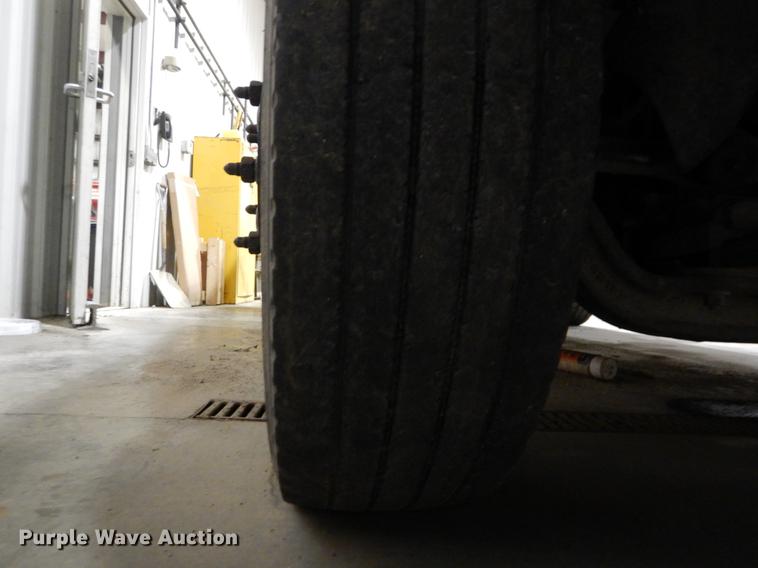 image for item DE6029 1998 GMC Sierra 3500HD SL bucket truck