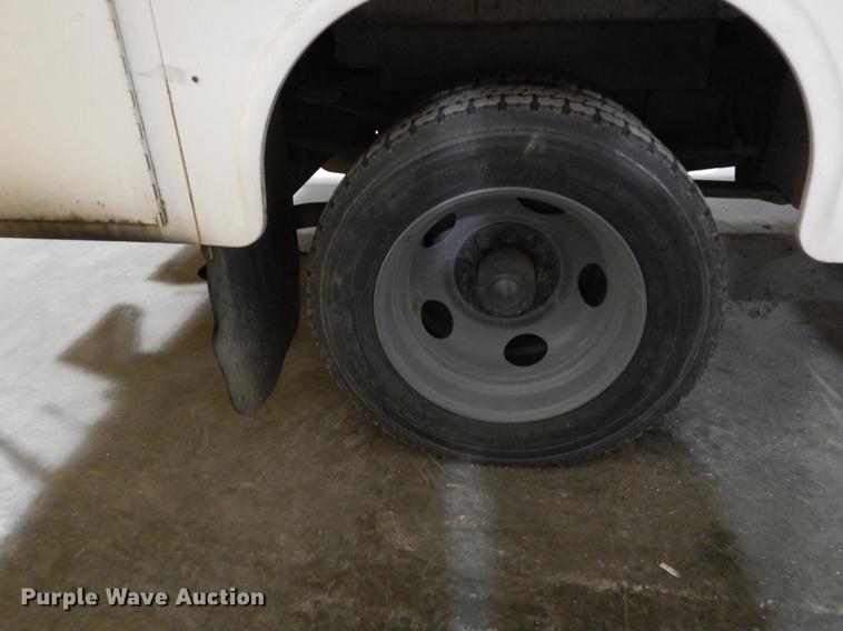 image for item DE6029 1998 GMC Sierra 3500HD SL bucket truck