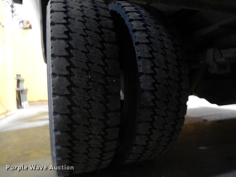 image for item DE6029 1998 GMC Sierra 3500HD SL bucket truck