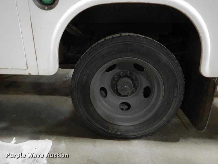 image for item DE6029 1998 GMC Sierra 3500HD SL bucket truck