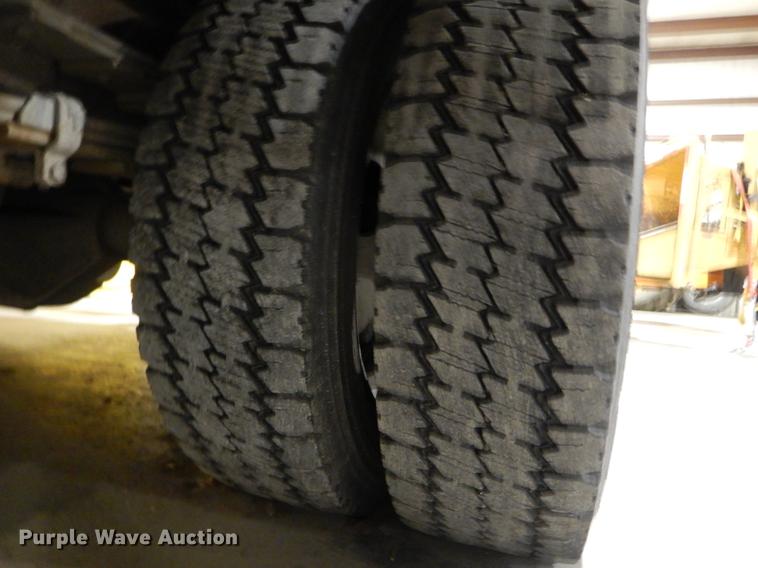 image for item DE6029 1998 GMC Sierra 3500HD SL bucket truck