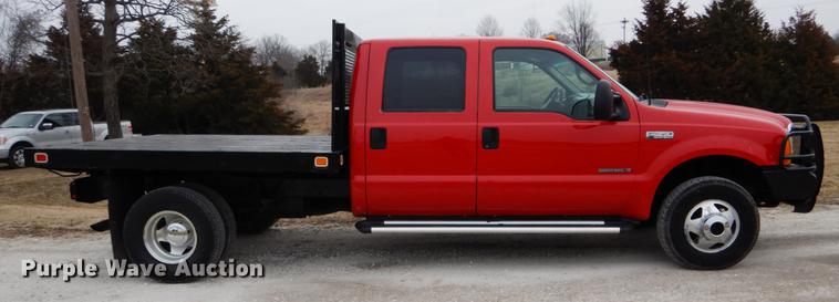 image for item DE6030 2001 Ford F350 Super Duty XLT Crew Cab flatbed pickup truck
