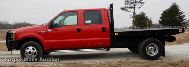 image for item DE6030 2001 Ford F350 Super Duty XLT Crew Cab flatbed pickup truck